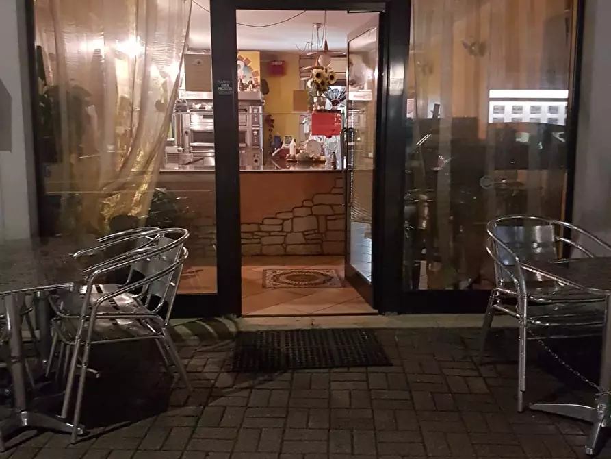 Immagine 1 di Locale commerciale in vendita  a Sommacampagna