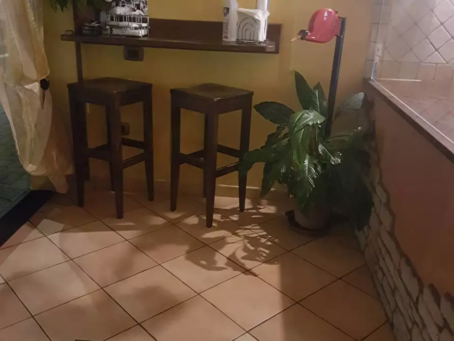 Immagine 3 di Locale commerciale in vendita  a Sommacampagna