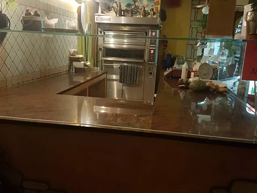 Immagine 4 di Locale commerciale in vendita  a Sommacampagna