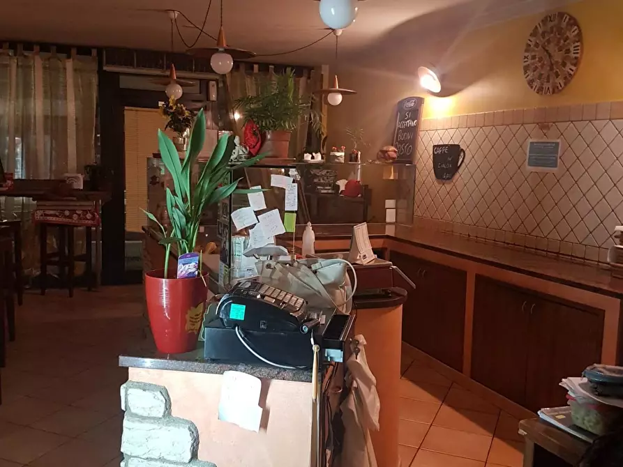 Immagine 7 di Locale commerciale in vendita  a Sommacampagna