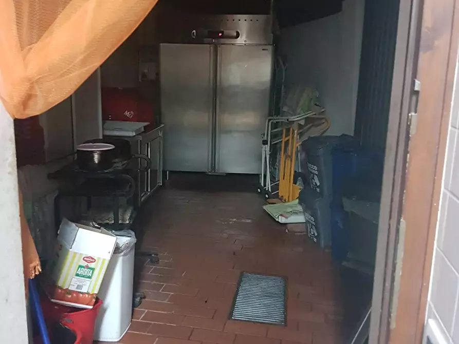 Immagine 9 di Locale commerciale in vendita  a Sommacampagna