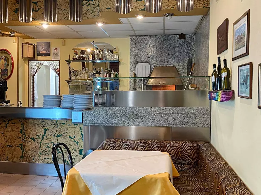 Immagine 1 di Locale commerciale in vendita  in via roma 3 a Poggio Rusco