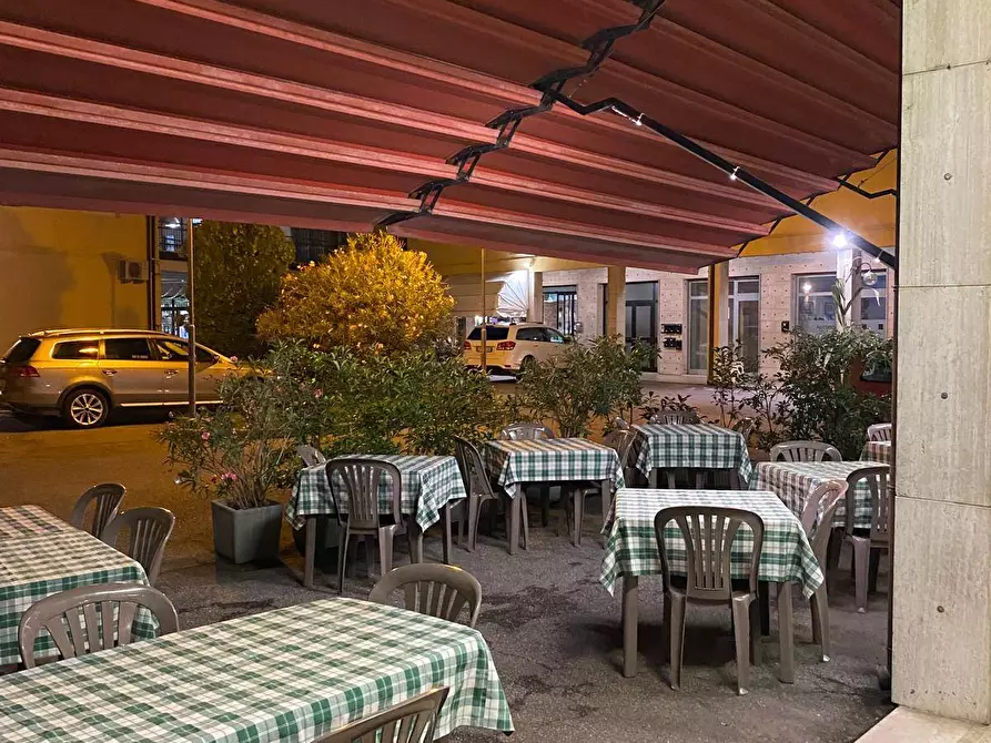 Immagine 3 di Locale commerciale in vendita  in via roma 3 a Poggio Rusco