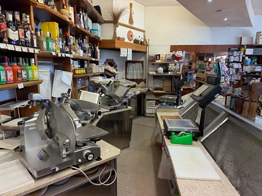 Immagine 4 di Agriturismo in vendita  a Cerro Veronese