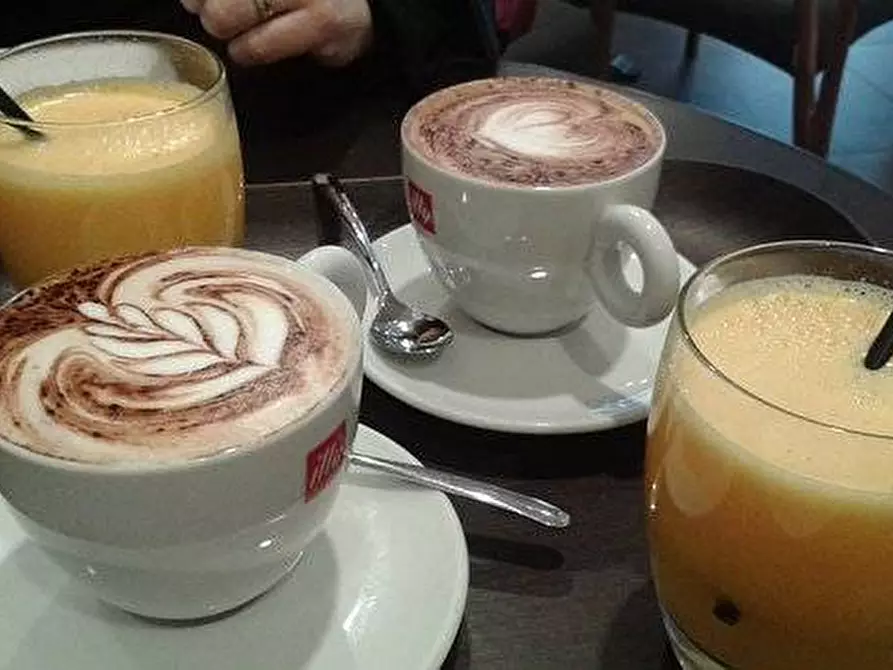 Immagine 1 di Bar / Ristorante in vendita  in via roma 5 a Mirandola