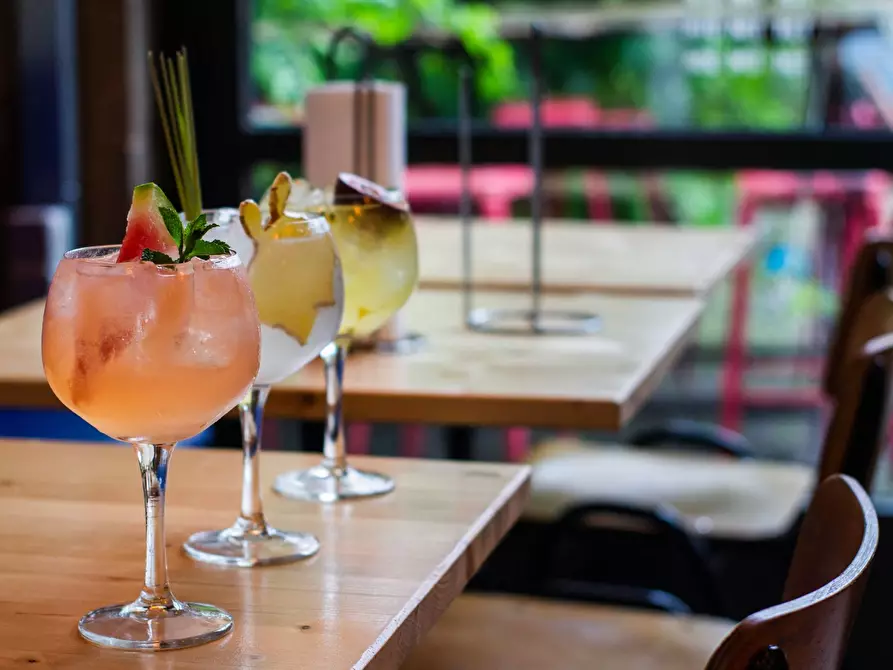 Immagine 1 di Bar / Ristorante   in via roma 5 a Desenzano Del Garda