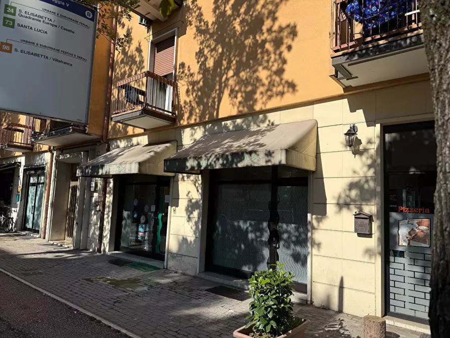 Immagine 1 di Attività commerciale in vendita  a Verona