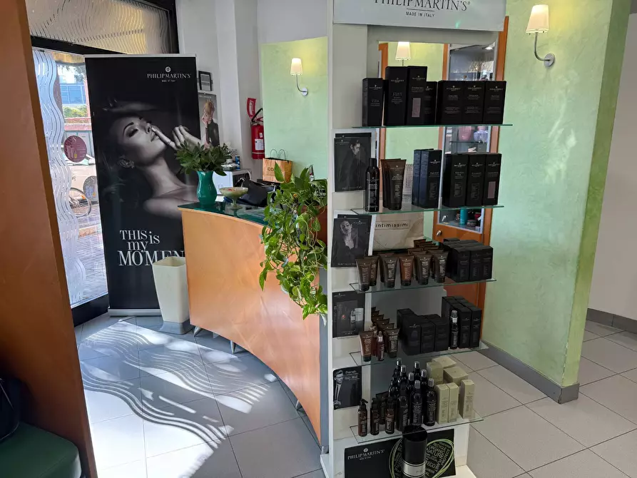 Immagine 3 di Attività commerciale in vendita  a Verona