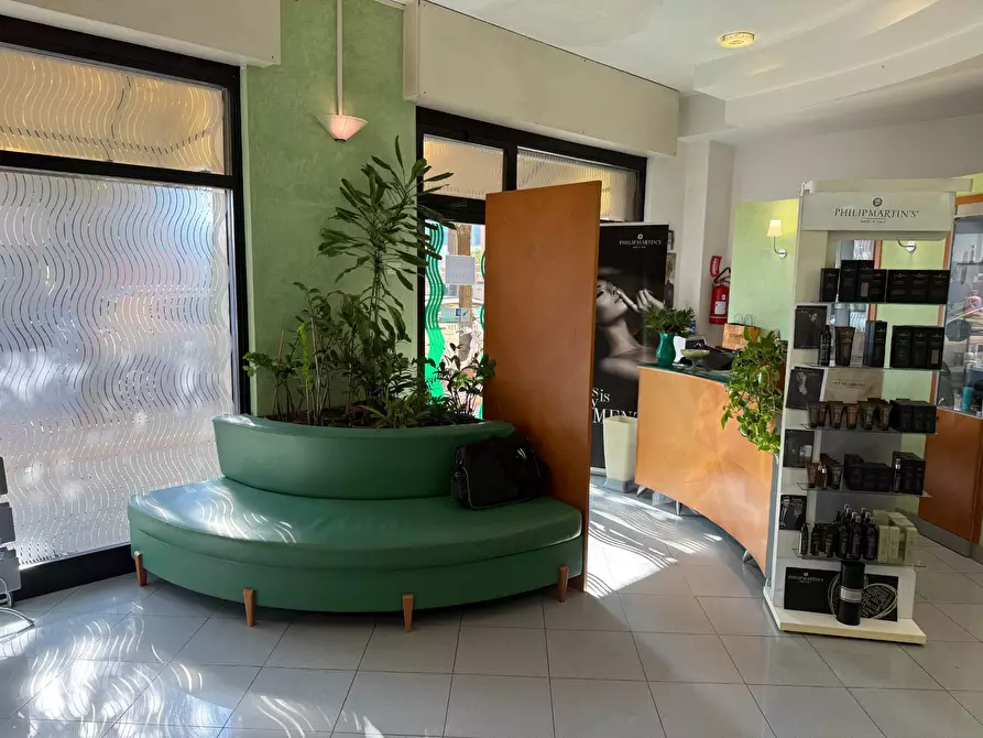 Immagine 10 di Attività commerciale in vendita  a Verona