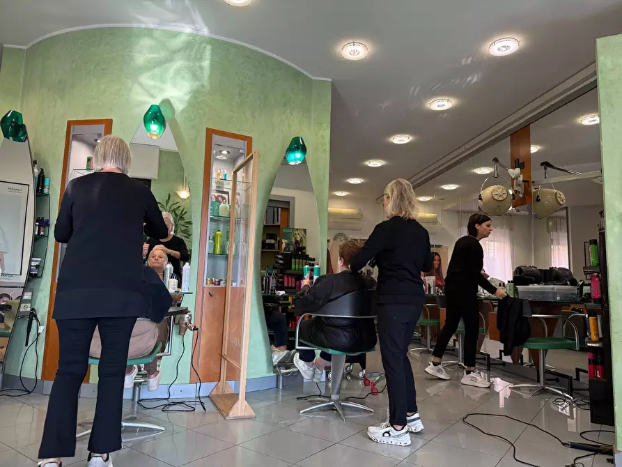 Immagine 11 di Attività commerciale in vendita  a Verona