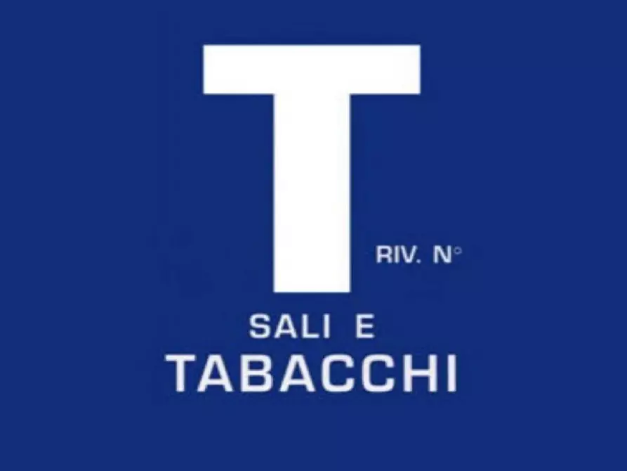 Immagine 1 di Attività commerciale in vendita  in via fratelli bandiera 10 a Mantova