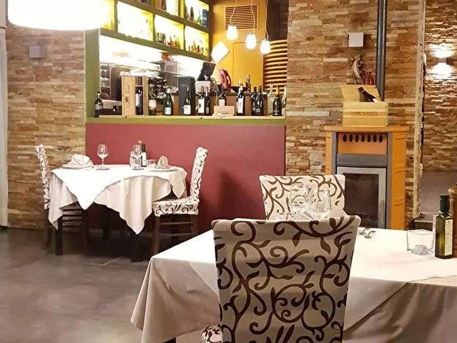 Immagine 1 di Attività commerciale in vendita  in via roma 3 a Pescantina