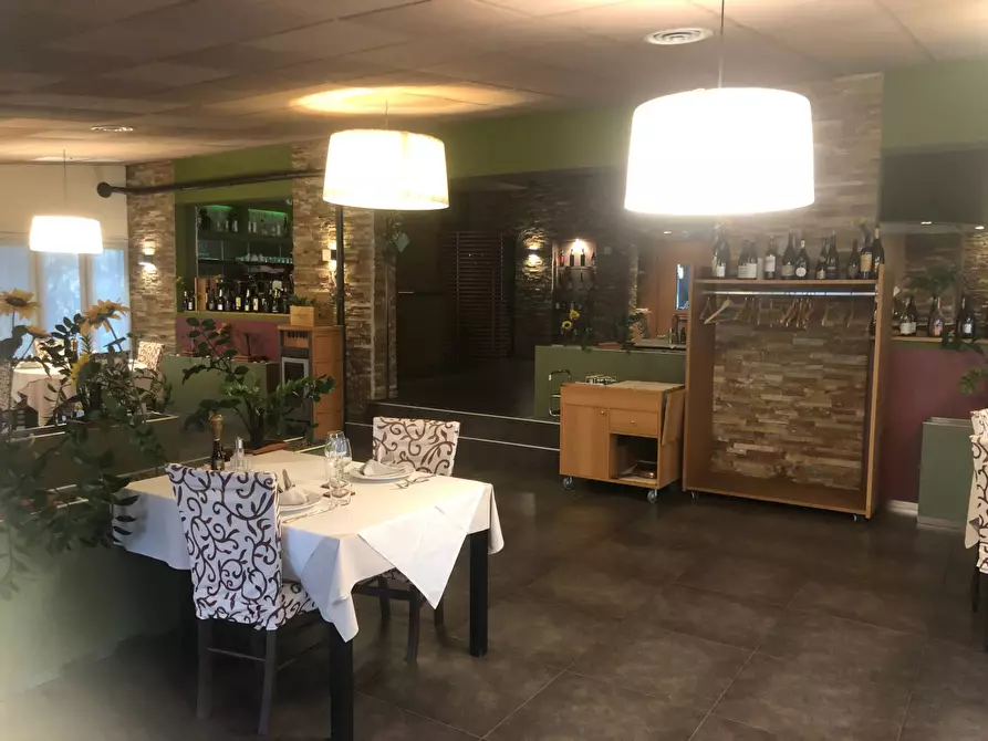 Immagine 4 di Attività commerciale in vendita  in via roma 3 a Pescantina