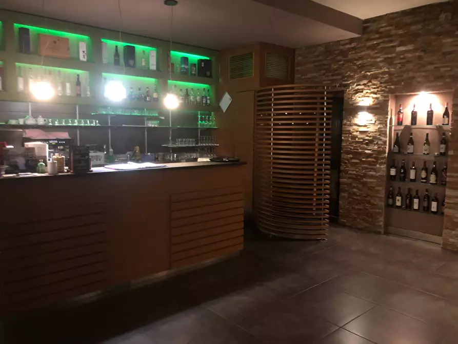 Immagine 5 di Attività commerciale in vendita  in via roma 3 a Pescantina