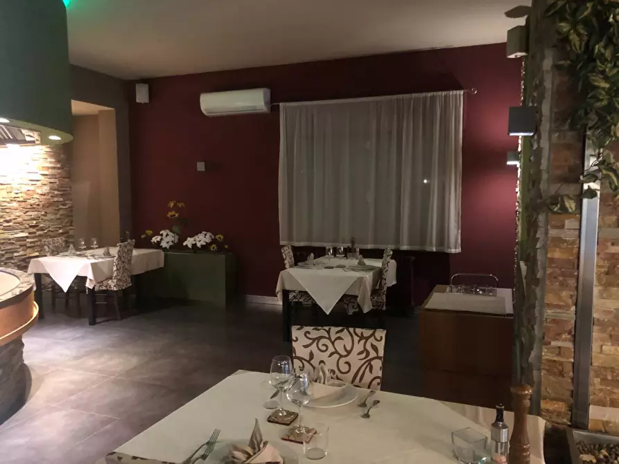 Immagine 6 di Attività commerciale in vendita  in via roma 3 a Pescantina