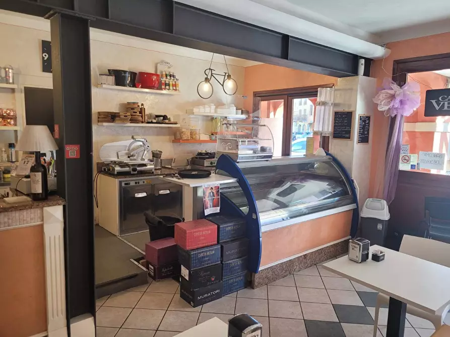 Immagine 4 di Locale commerciale in vendita  in via roma 11 a Castelbelforte