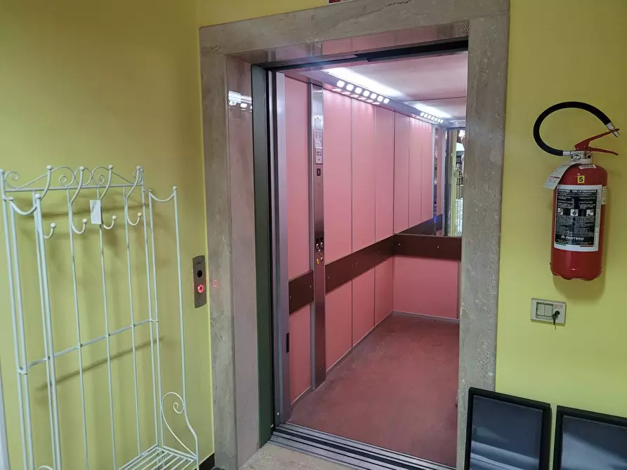 Immagine 3 di Locale commerciale in vendita  in via mantova 1 a Legnago