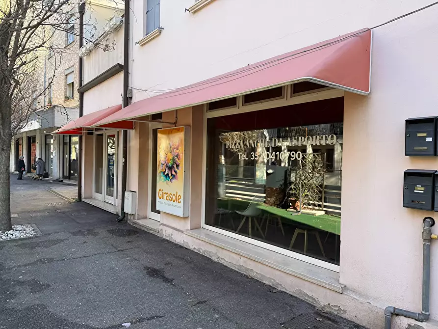 Immagine 3 di Locale commerciale in vendita  a Rovigo