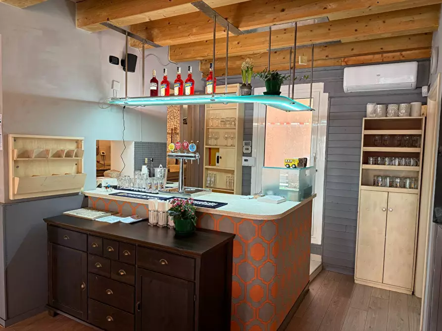 Immagine 5 di Locale commerciale in vendita  a Rovigo