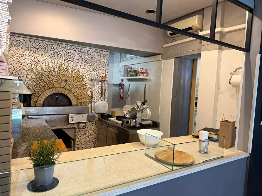 Immagine 7 di Locale commerciale in vendita  a Rovigo