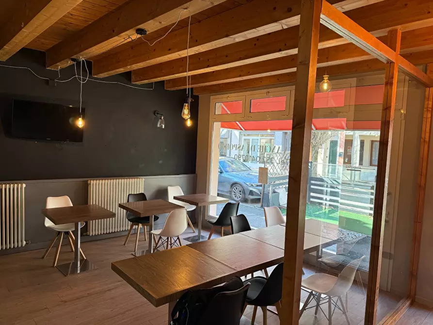 Immagine 10 di Locale commerciale in vendita  a Rovigo