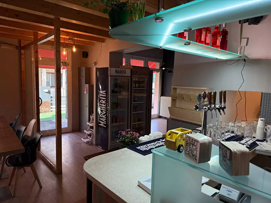 Immagine 11 di Locale commerciale in vendita  a Rovigo