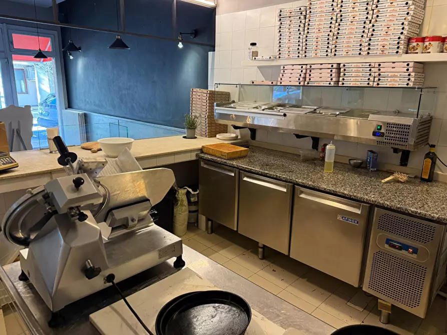 Immagine 12 di Locale commerciale in vendita  a Rovigo