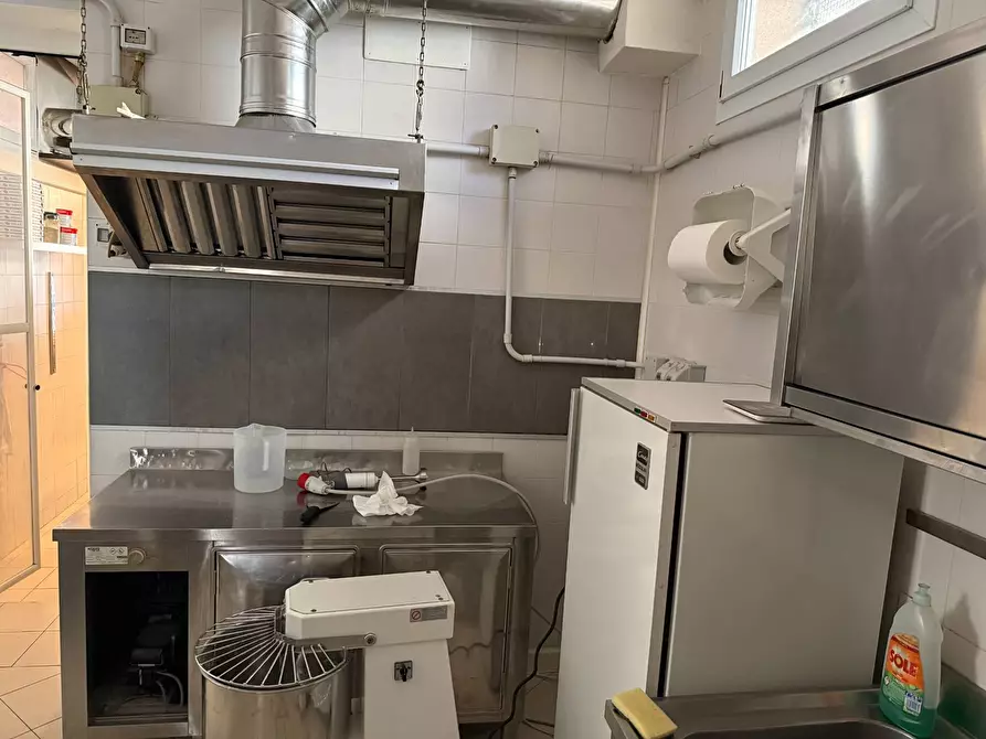 Immagine 14 di Locale commerciale in vendita  a Rovigo