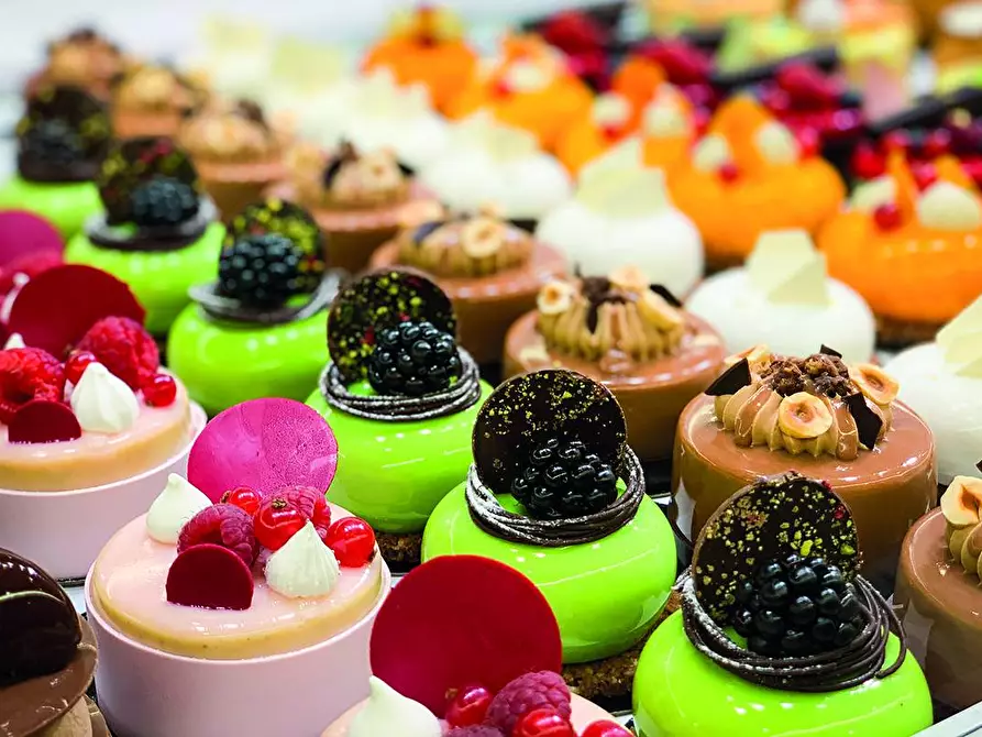 Immagine 2 di Locale commerciale in vendita  in via gardesana 100 a Lazise