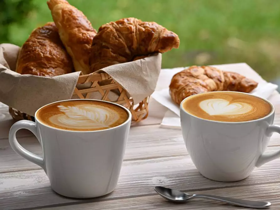 Immagine 3 di Locale commerciale in vendita  in via gardesana 100 a Lazise