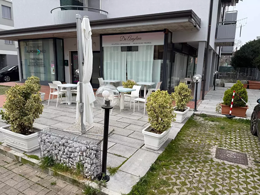 Immagine 1 di Locale commerciale in vendita  a Sommacampagna