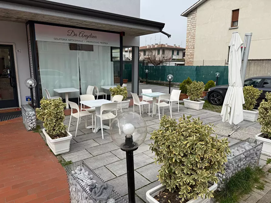 Immagine 2 di Locale commerciale in vendita  a Sommacampagna