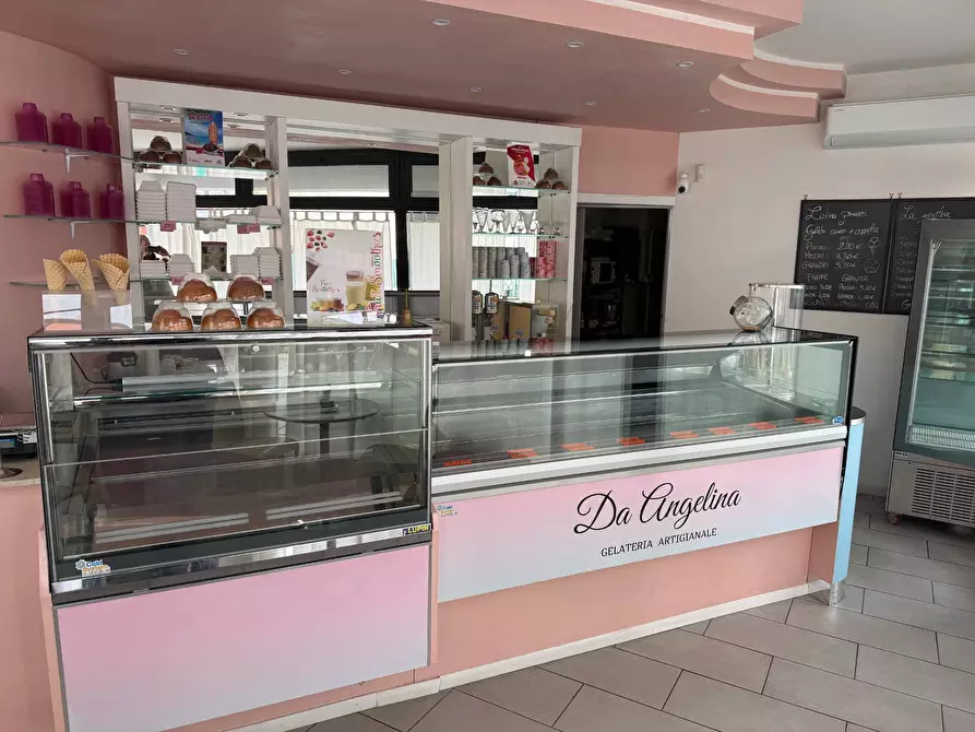 Immagine 4 di Locale commerciale in vendita  a Sommacampagna