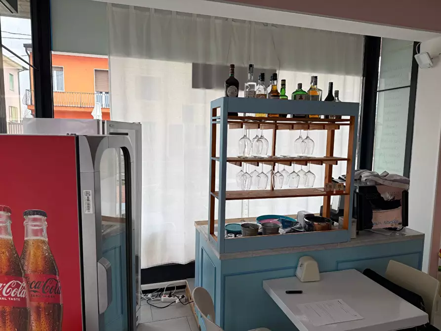 Immagine 6 di Locale commerciale in vendita  a Sommacampagna
