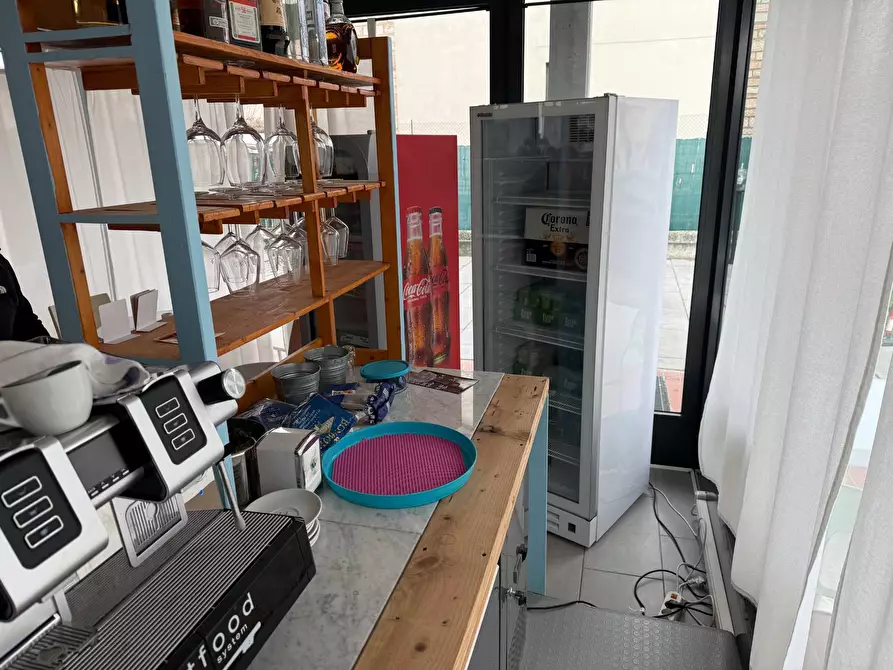 Immagine 8 di Locale commerciale in vendita  a Sommacampagna