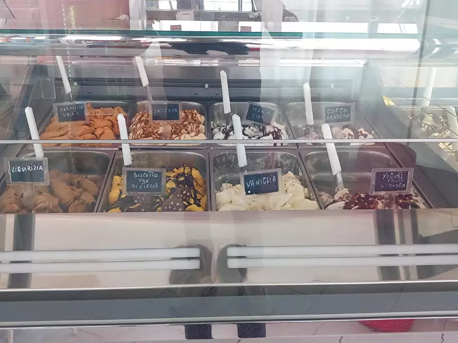 Immagine 14 di Locale commerciale in vendita  a Sommacampagna