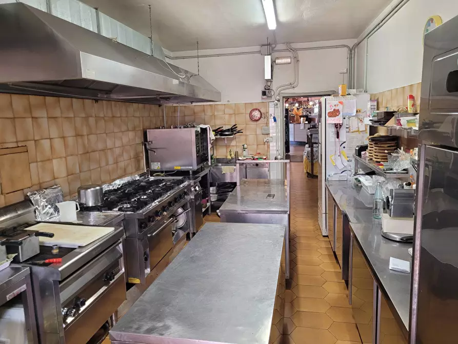 Immagine 9 di Attività commerciale in vendita  in via roma 5 a Pomponesco