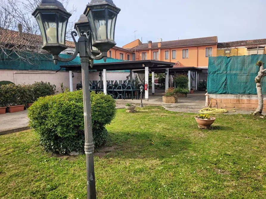 Immagine 4 di Attività commerciale in vendita  in via roma 5 a Pomponesco