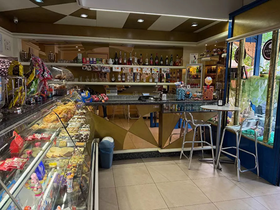 Immagine 1 di Locale commerciale in vendita  a Verona