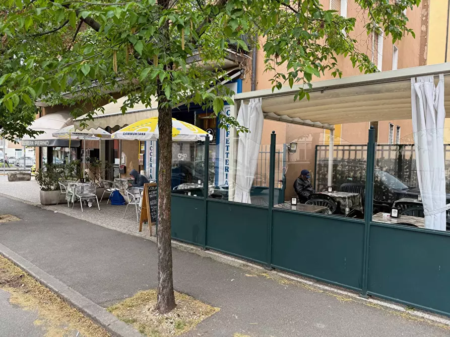 Immagine 4 di Locale commerciale in vendita  a Verona