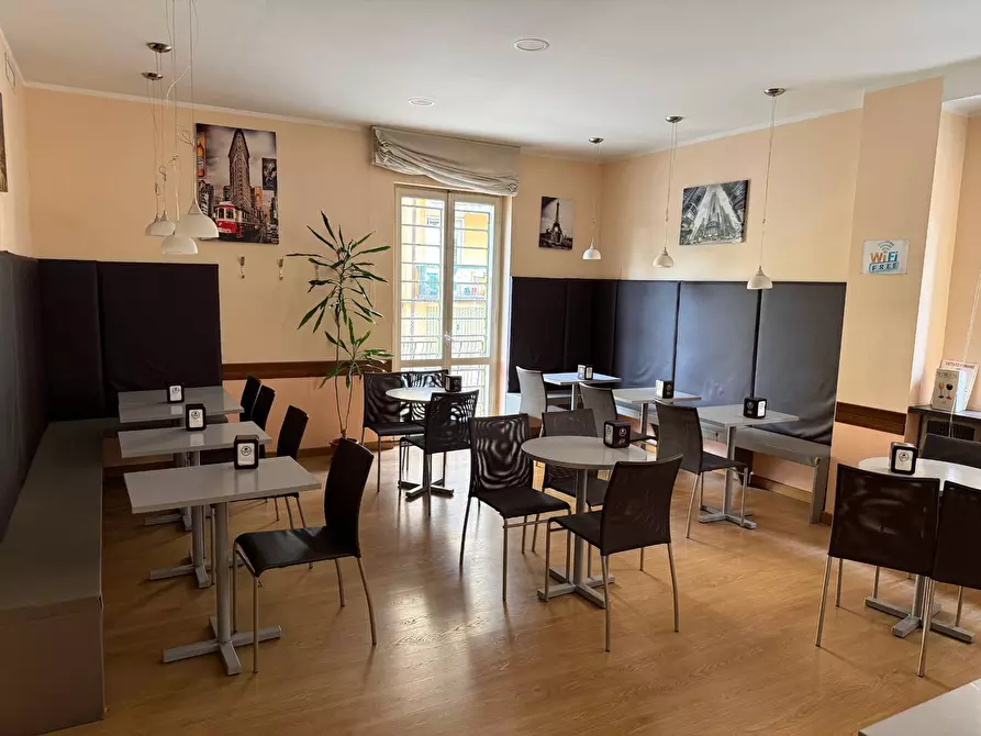 Immagine 6 di Locale commerciale in vendita  a Verona