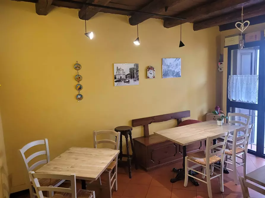 Immagine 2 di Attività commerciale in vendita  in via roma 5 a Goito
