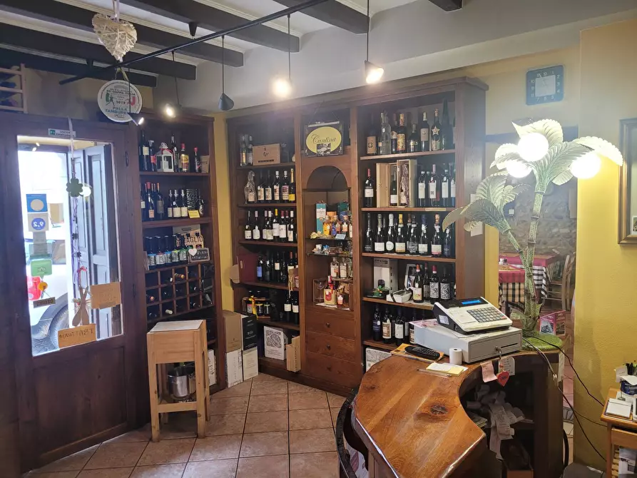 Immagine 3 di Attività commerciale in vendita  in via roma 5 a Goito