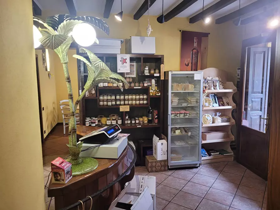 Immagine 8 di Attività commerciale in vendita  in via roma 5 a Goito