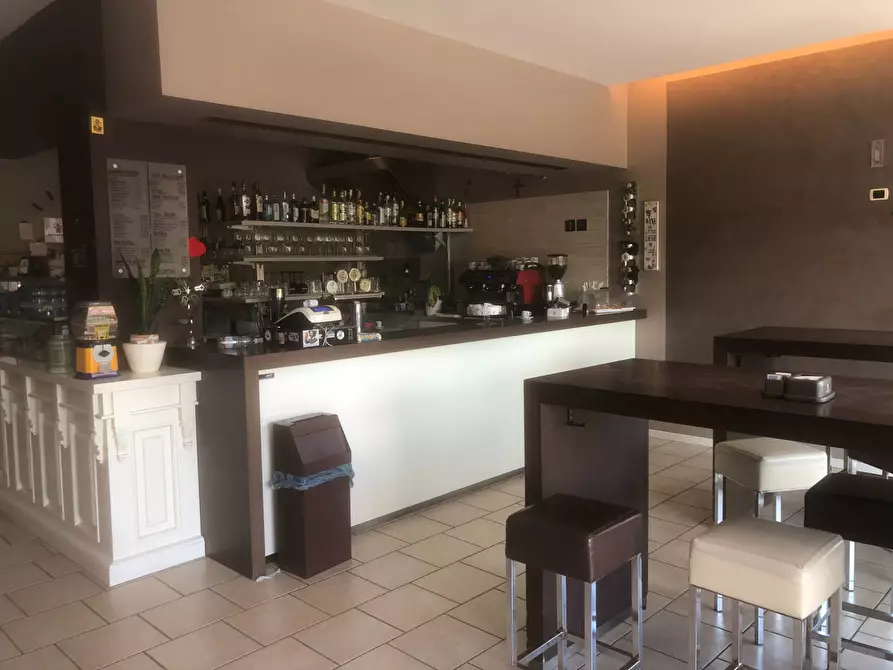 Immagine 1 di Bar / Ristorante in vendita  in via fermi 1 a Sona