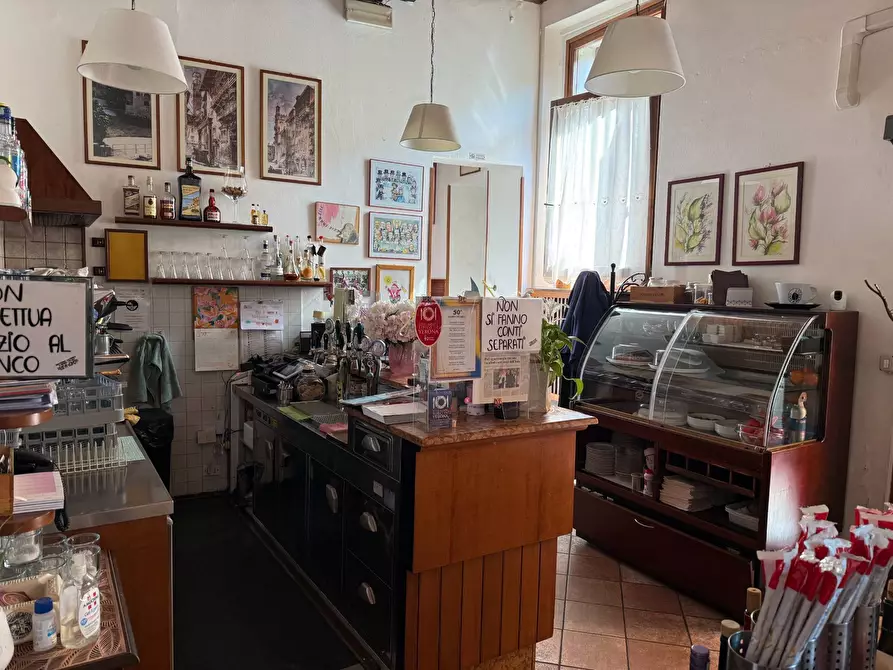 Immagine 2 di Attività commerciale in vendita  a Verona
