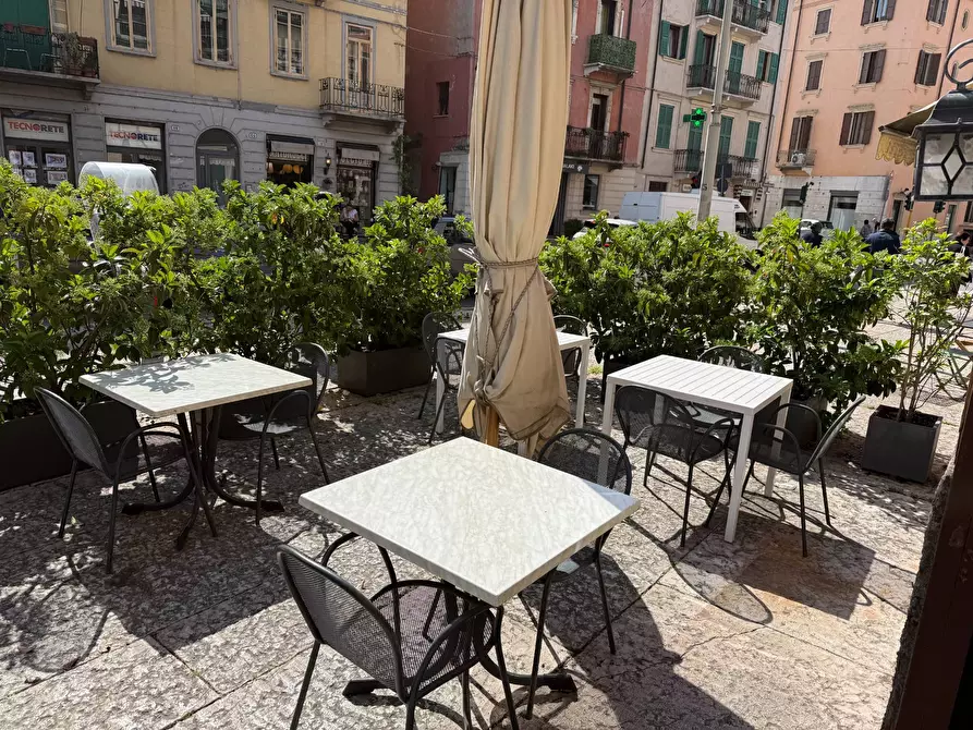 Immagine 10 di Attività commerciale in vendita  a Verona