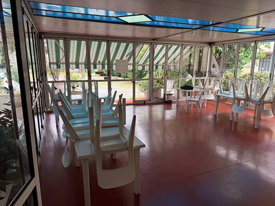 Immagine 2 di Attività commerciale in affitto  a Verona