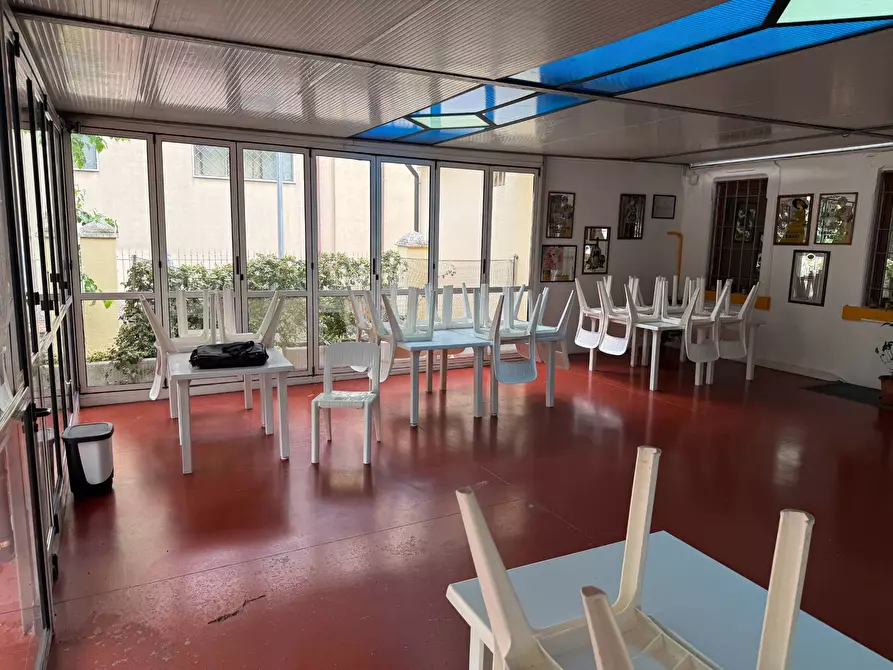 Immagine 4 di Attività commerciale in affitto  a Verona