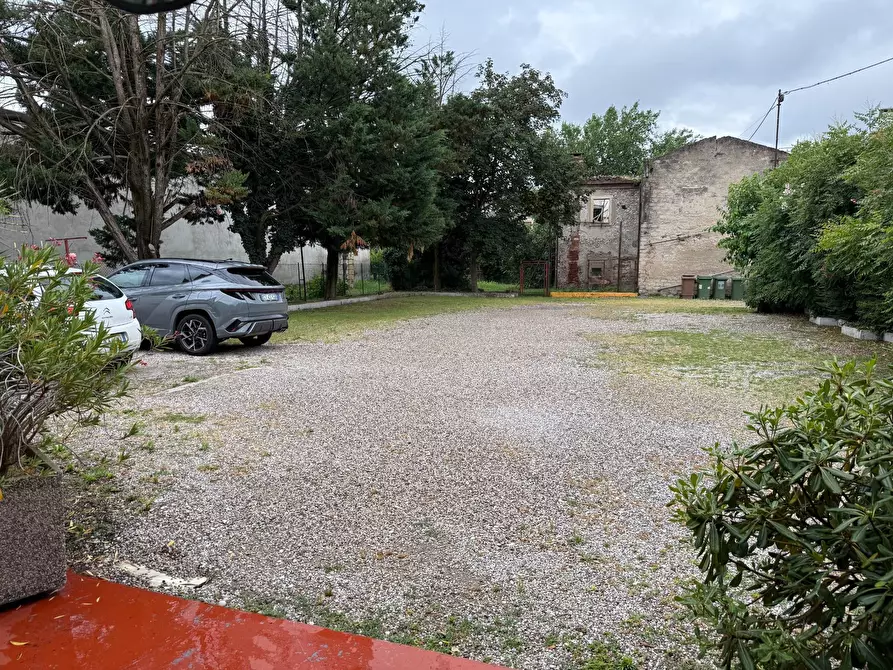 Immagine 5 di Attività commerciale in affitto  a Verona